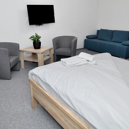 Pokoje, Apartamenty, Restauracja Marcus 오보르니키 외부 사진