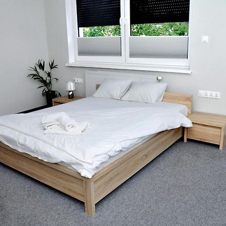 Pokoje, Apartamenty, Restauracja Marcus 오보르니키 외부 사진