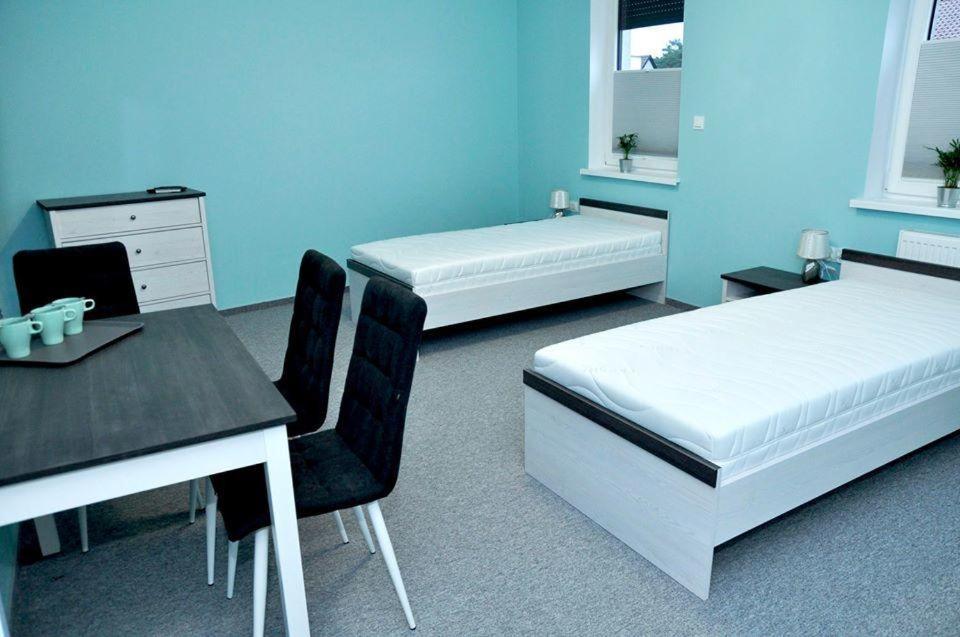 Pokoje, Apartamenty, Restauracja Marcus 오보르니키 외부 사진