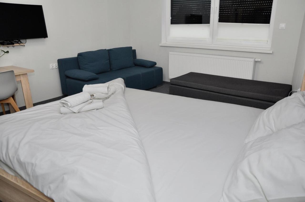 Pokoje, Apartamenty, Restauracja Marcus 오보르니키 외부 사진