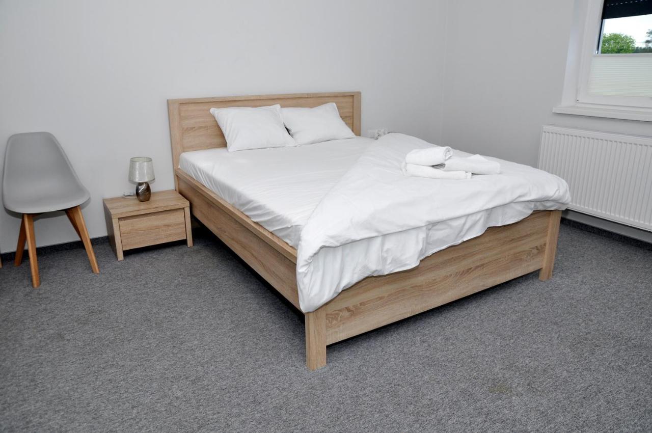Pokoje, Apartamenty, Restauracja Marcus 오보르니키 외부 사진