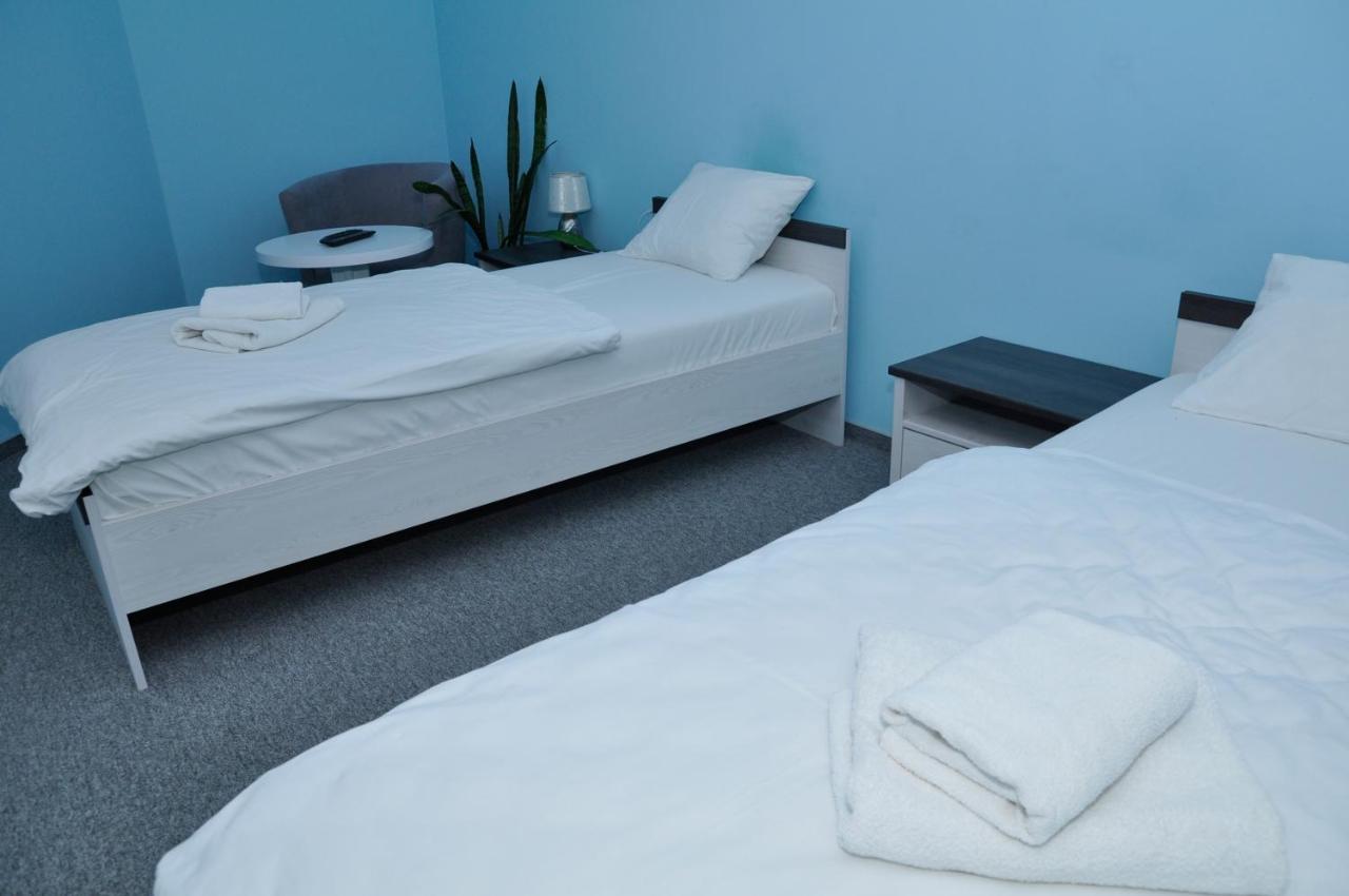 Pokoje, Apartamenty, Restauracja Marcus 오보르니키 외부 사진