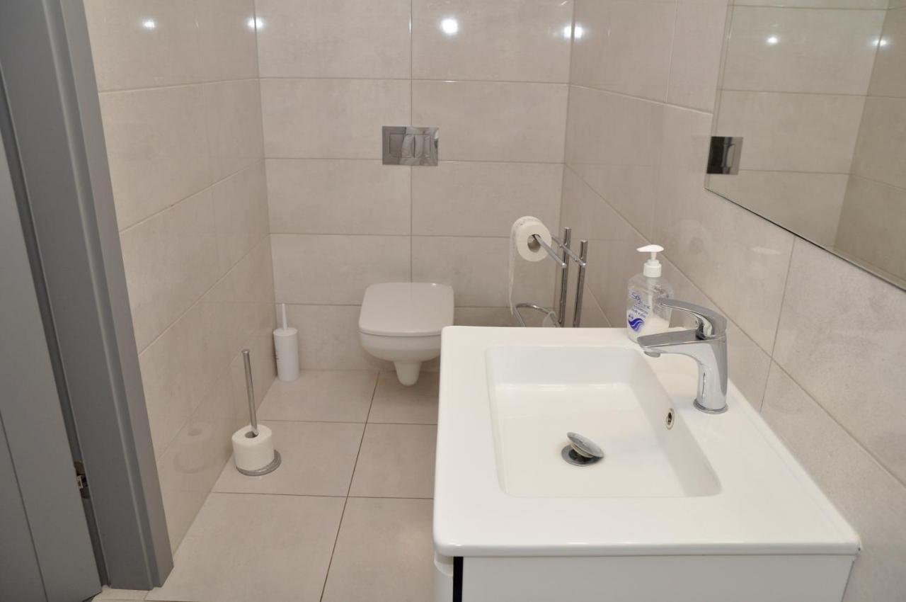 Pokoje, Apartamenty, Restauracja Marcus 오보르니키 외부 사진